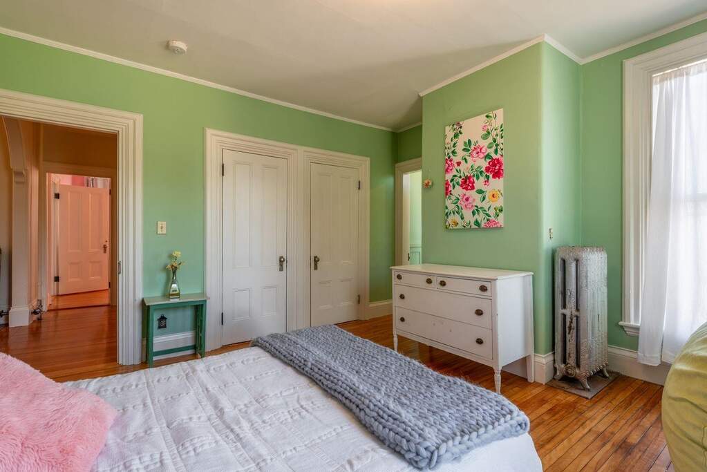 9 Bedroom Single Family Home/House's Image 30