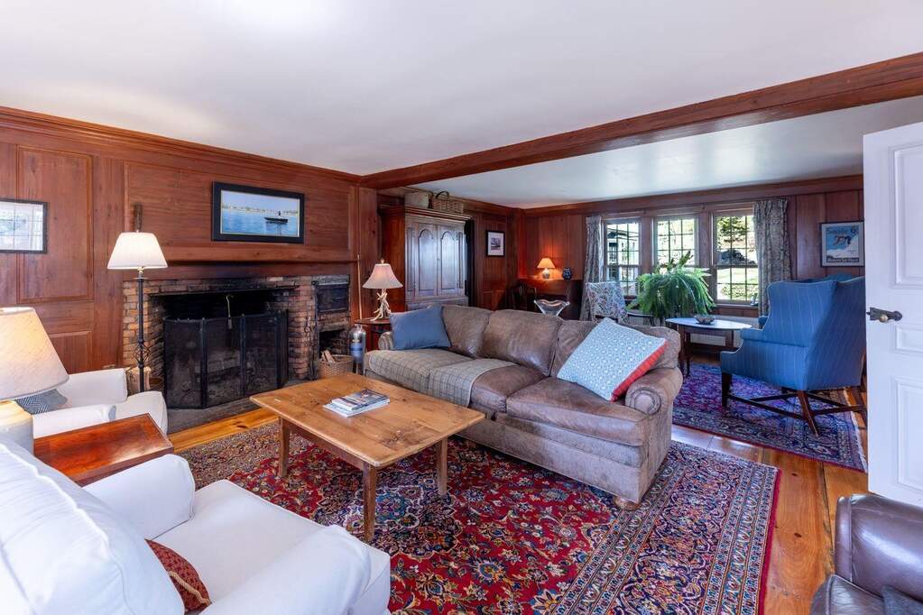 7 Bedroom Single Family Home/House's Image 13