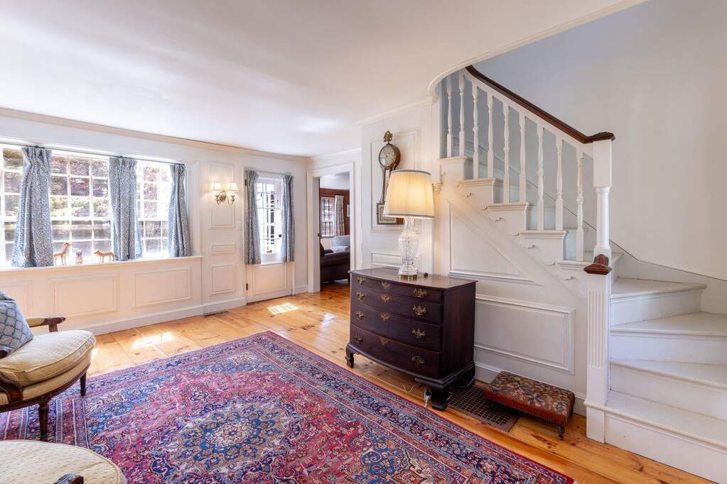7 Bedroom Single Family Home/House's Image 18
