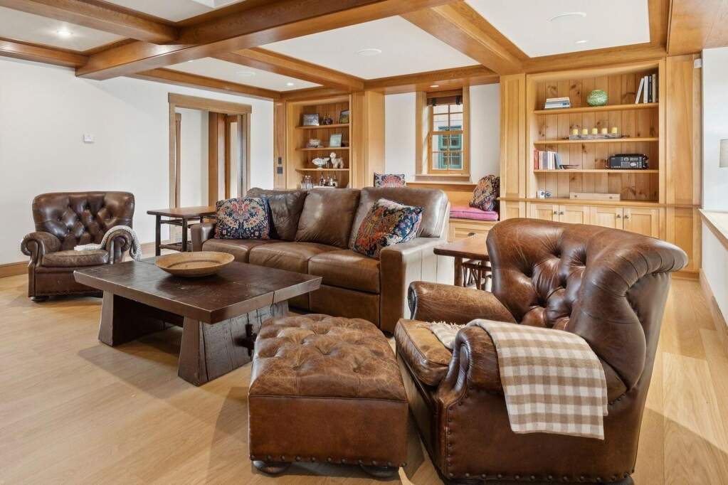 5 Bedroom Single Family Home/House's Image 15
