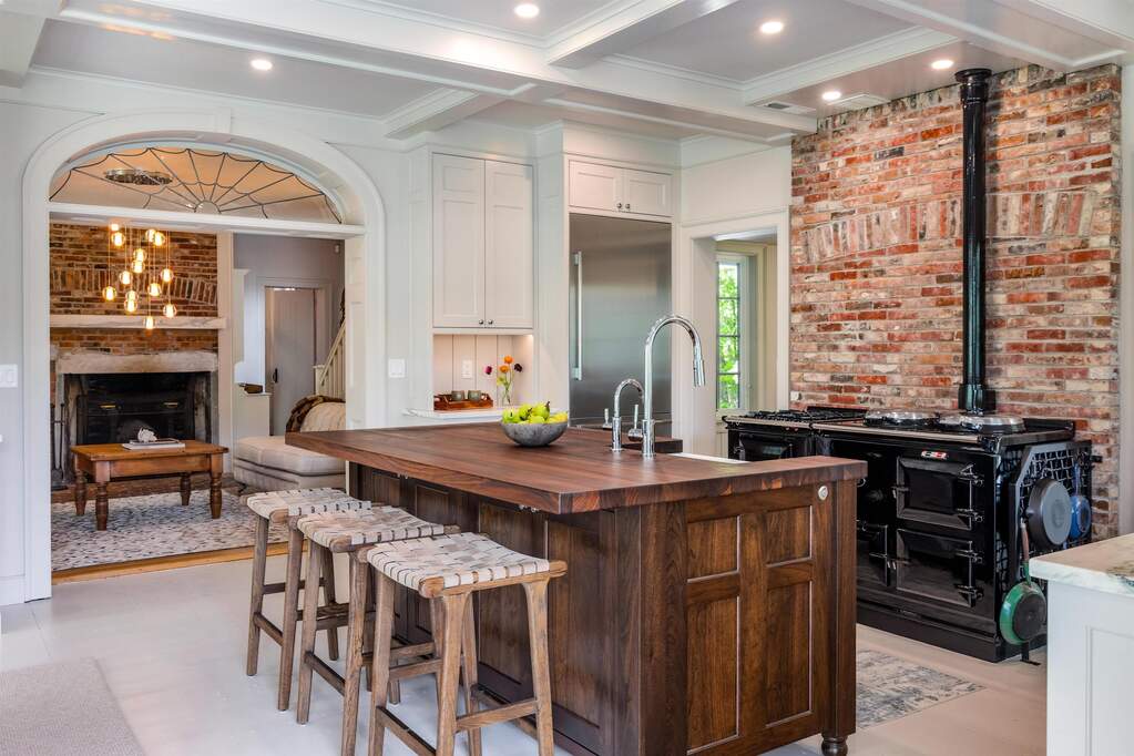5 Bedroom Single Family Home/House's Image 10