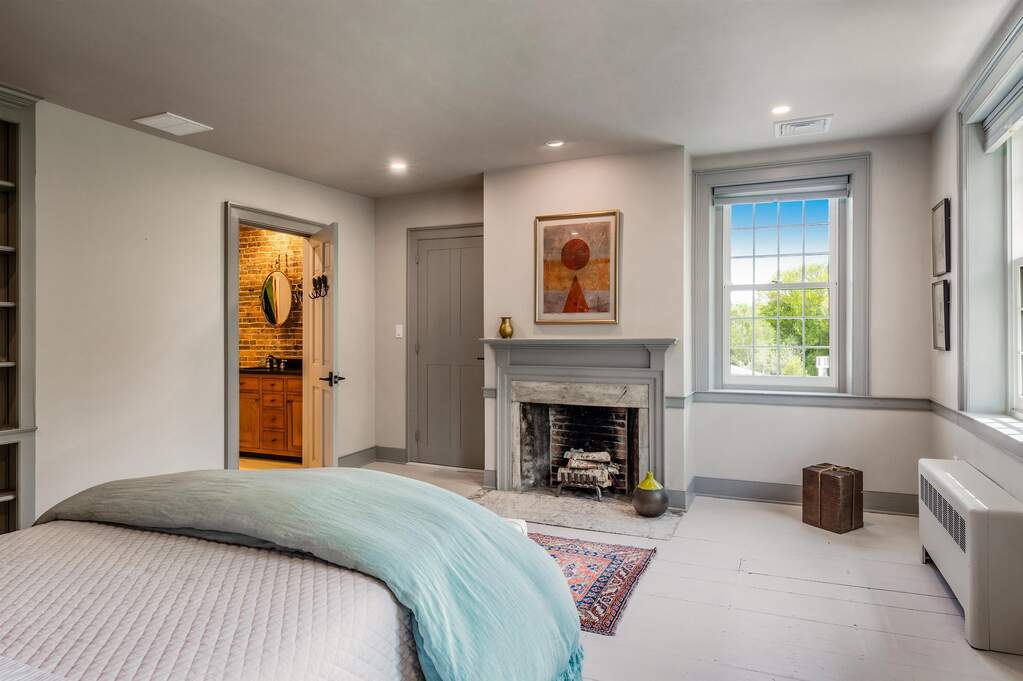 5 Bedroom Single Family Home/House's Image 19