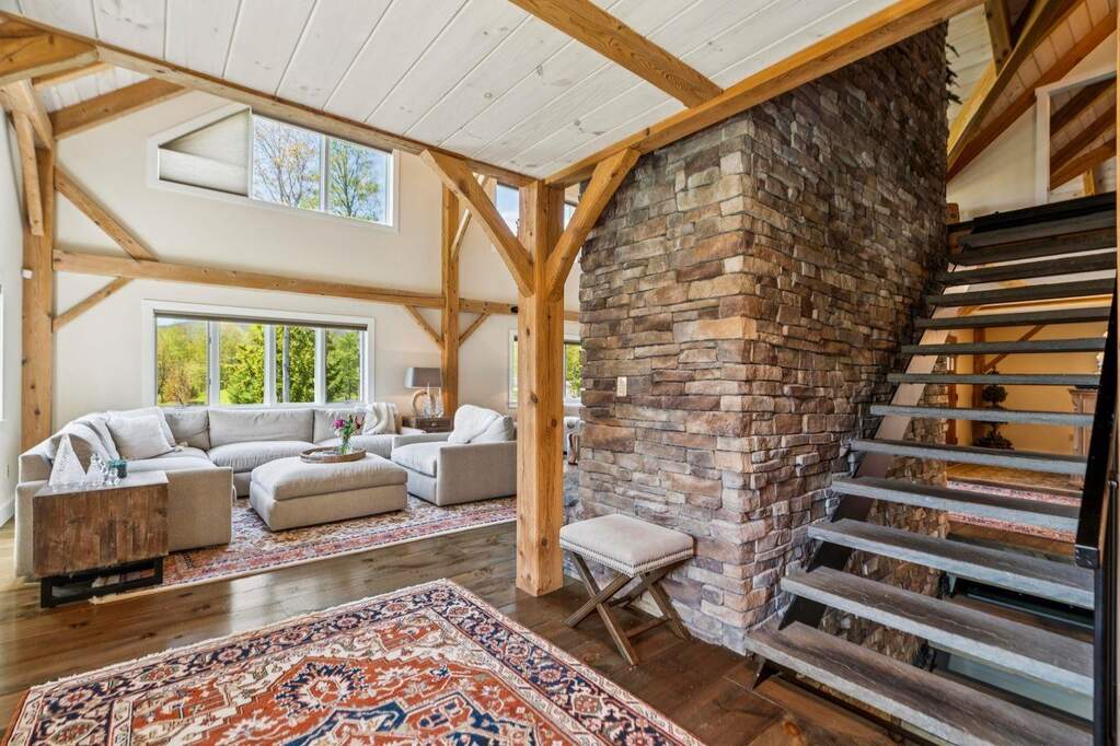 6 Bedroom Single Family Home/House's Image 10