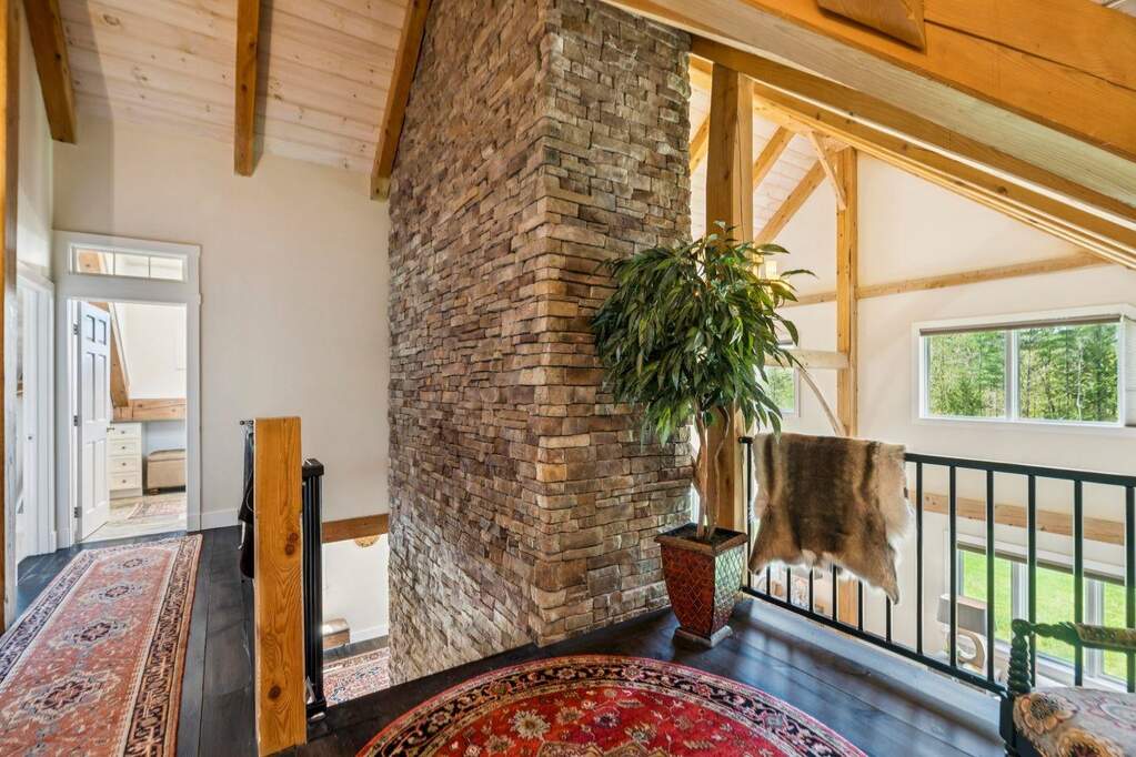 6 Bedroom Single Family Home/House's Image 16