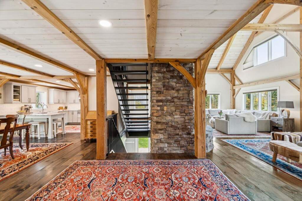 6 Bedroom Single Family Home/House's Image 17
