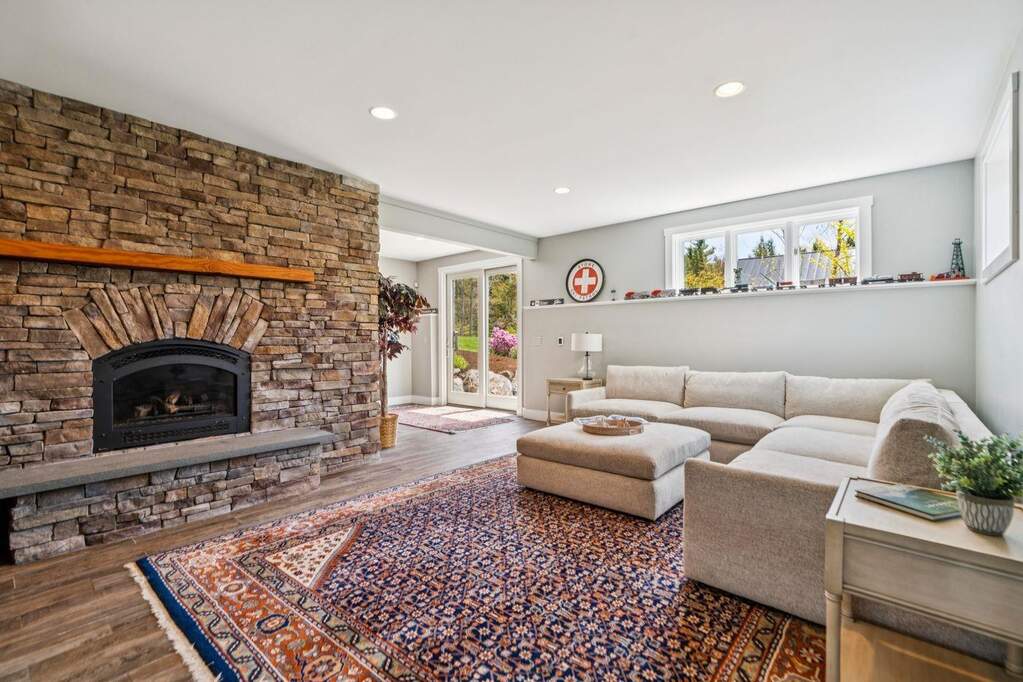 6 Bedroom Single Family Home/House's Image 18