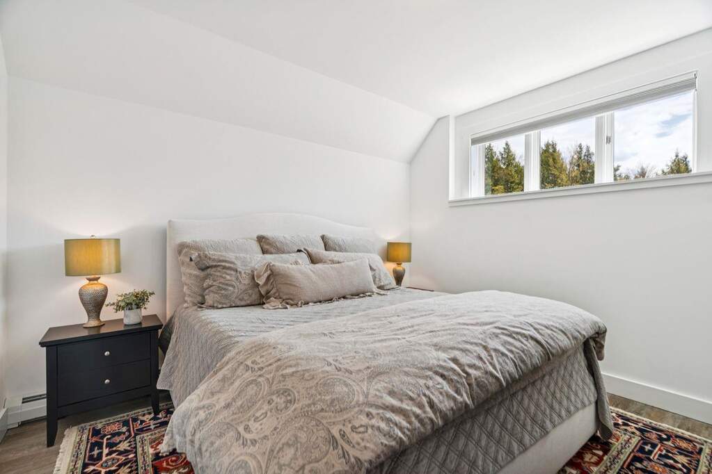 6 Bedroom Single Family Home/House's Image 19