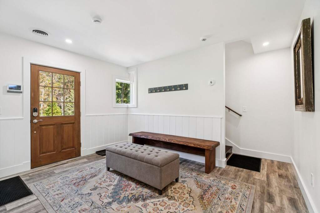 6 Bedroom Single Family Home/House's Image 25