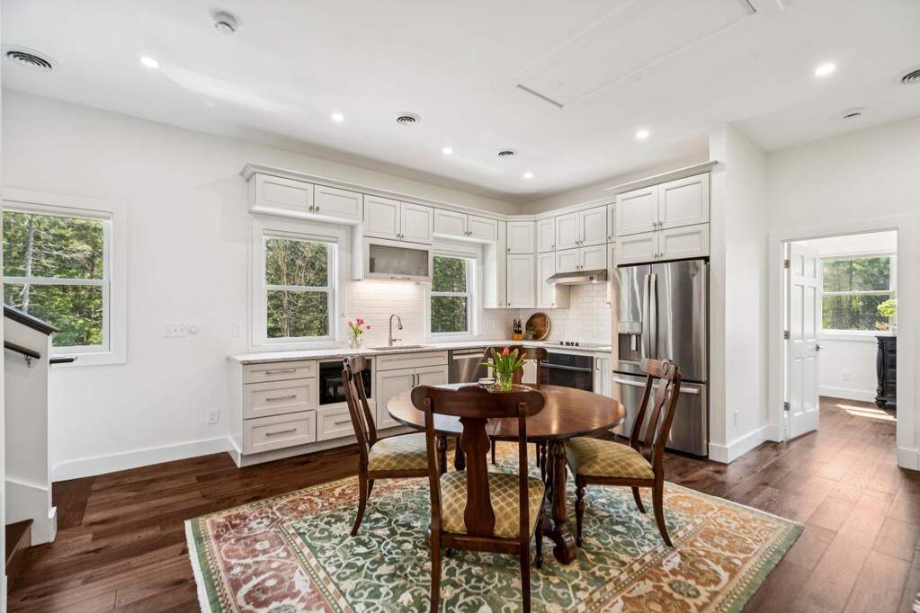6 Bedroom Single Family Home/House's Image 27