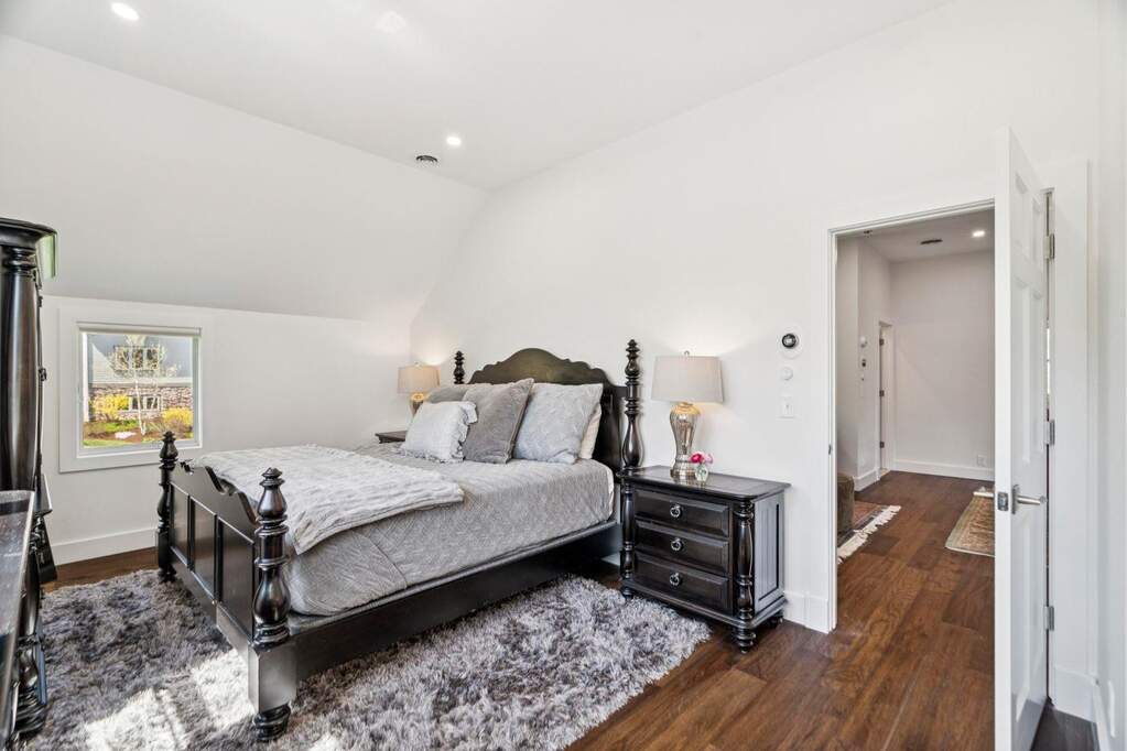 6 Bedroom Single Family Home/House's Image 28