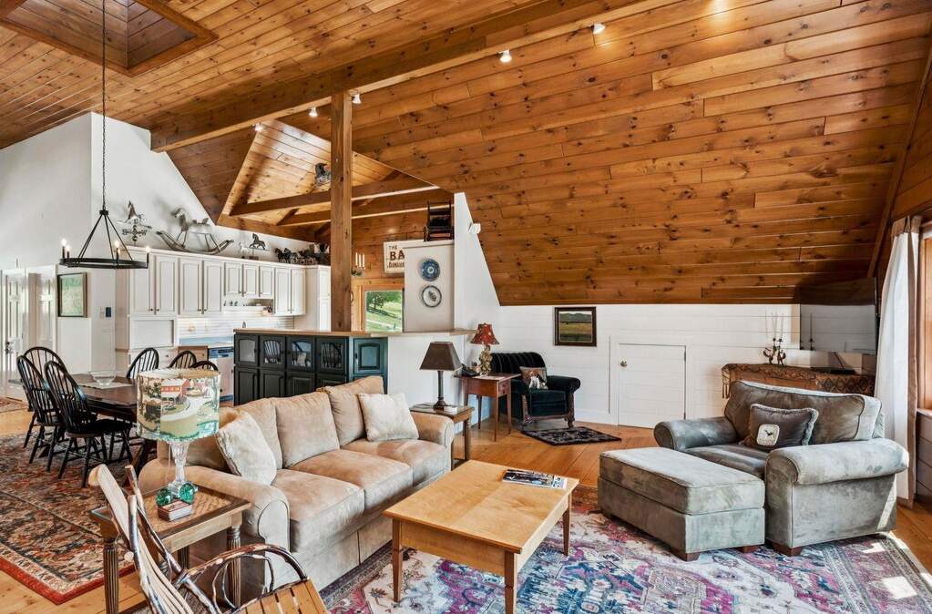 5 Bedroom Single Family Home/House's Image 9