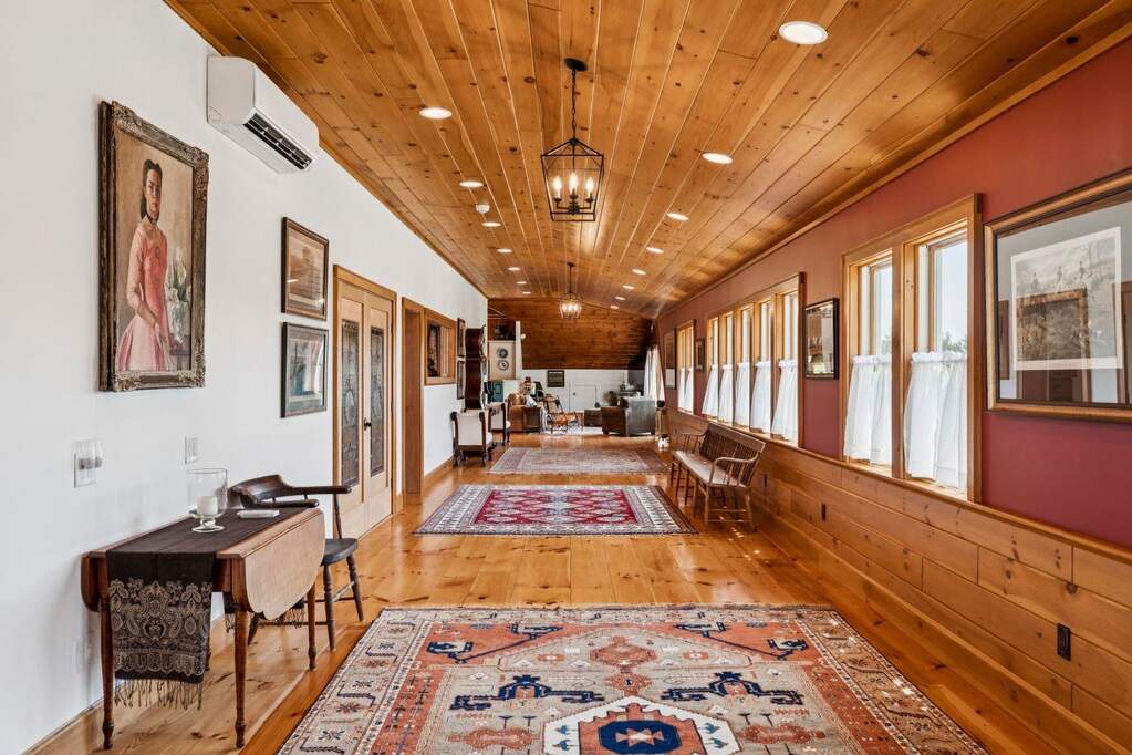 5 Bedroom Single Family Home/House's Image 11