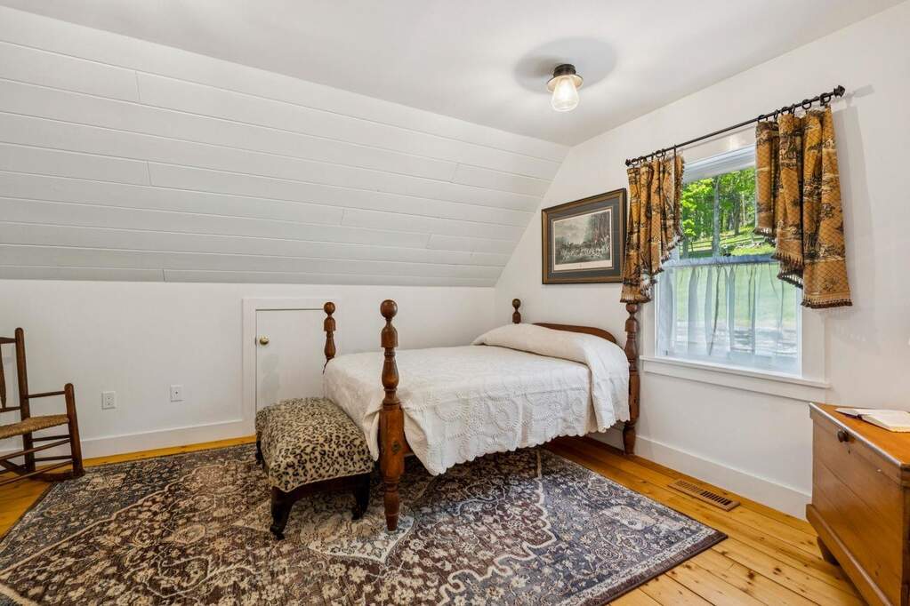 5 Bedroom Single Family Home/House's Image 14