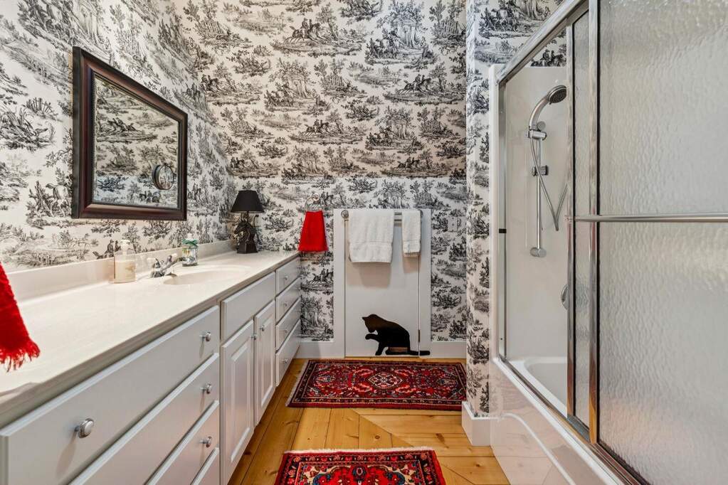 5 Bedroom Single Family Home/House's Image 15