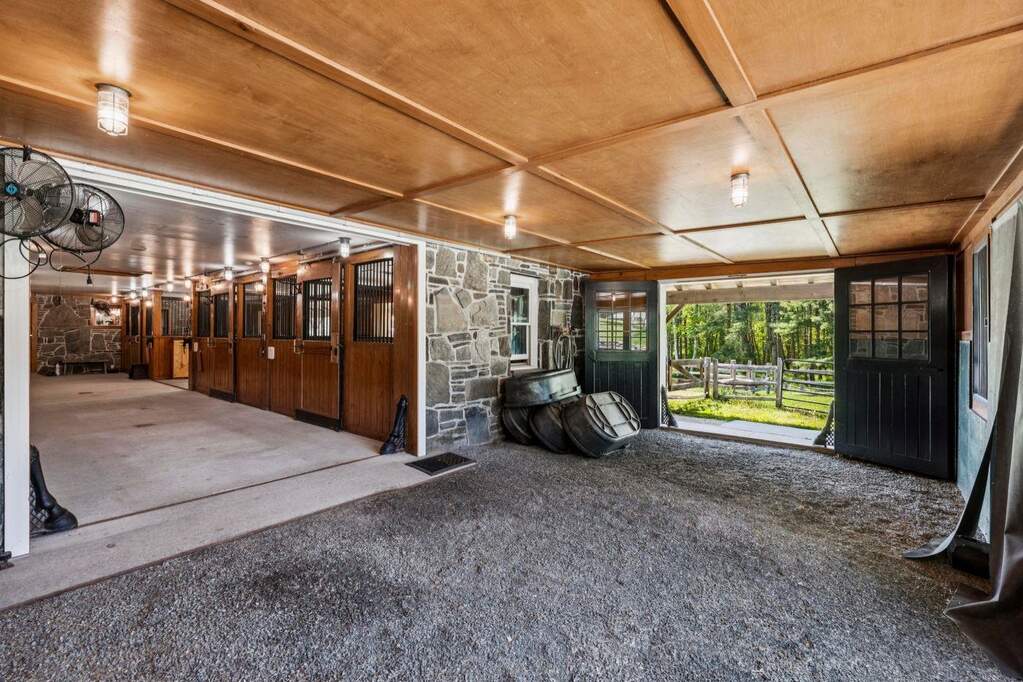 5 Bedroom Single Family Home/House's Image 23