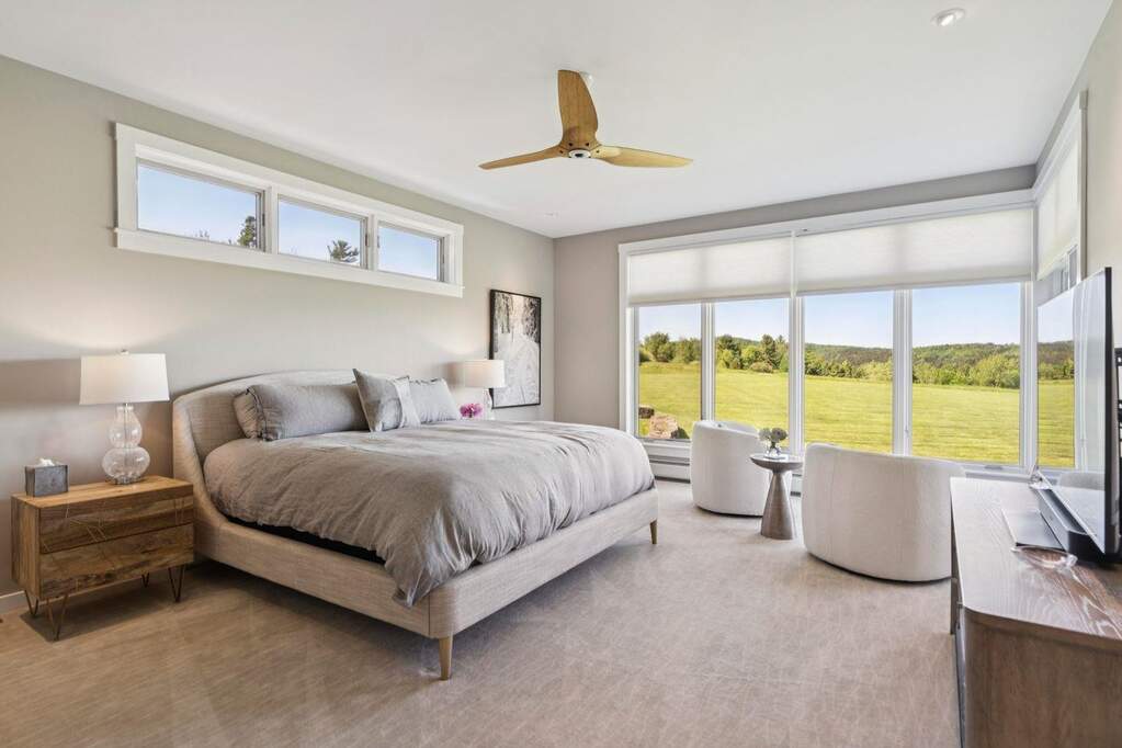 7 Bedroom Single Family Home/House's Image 13