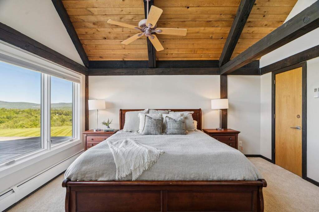 7 Bedroom Single Family Home/House's Image 19