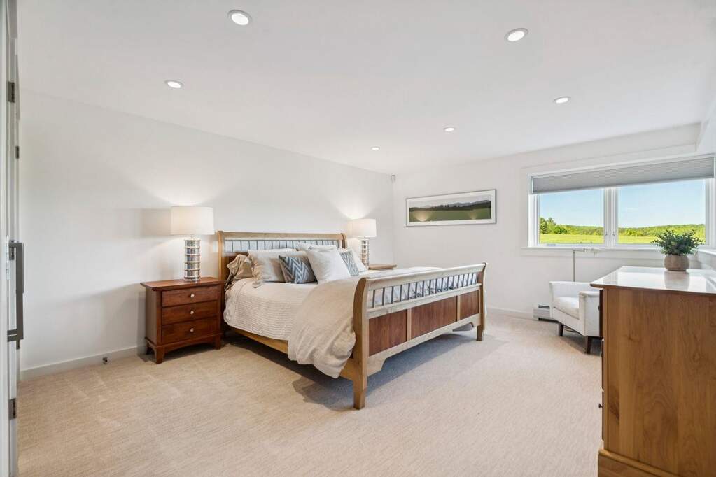 7 Bedroom Single Family Home/House's Image 26
