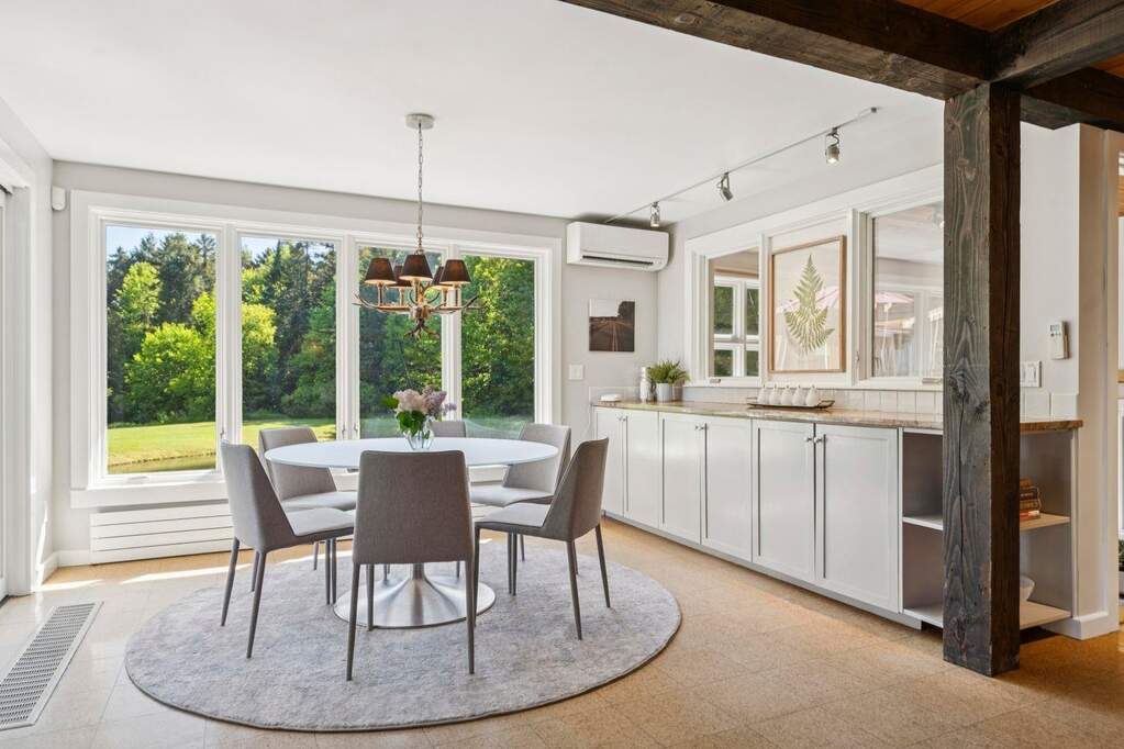 7 Bedroom Single Family Home/House's Image 5