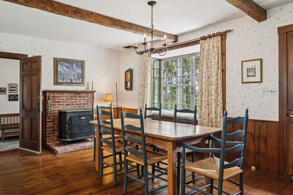 5 Bedroom Single Family Home/House's Image 8