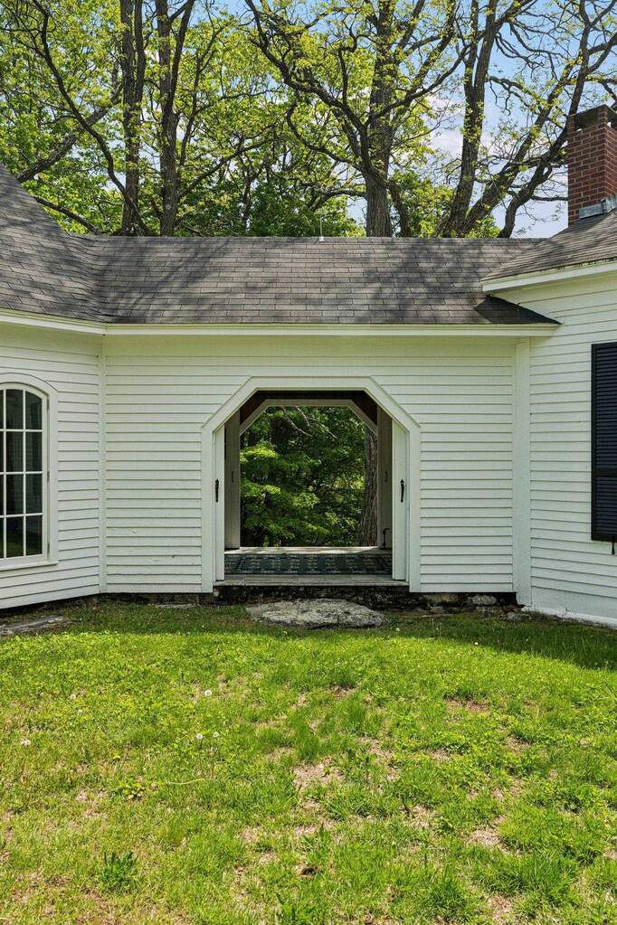 5 Bedroom Single Family Home/House's Image 14