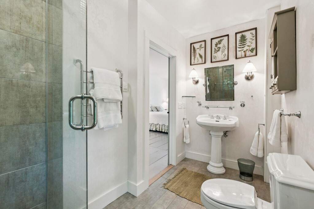 5 Bedroom Single Family Home/House's Image 19