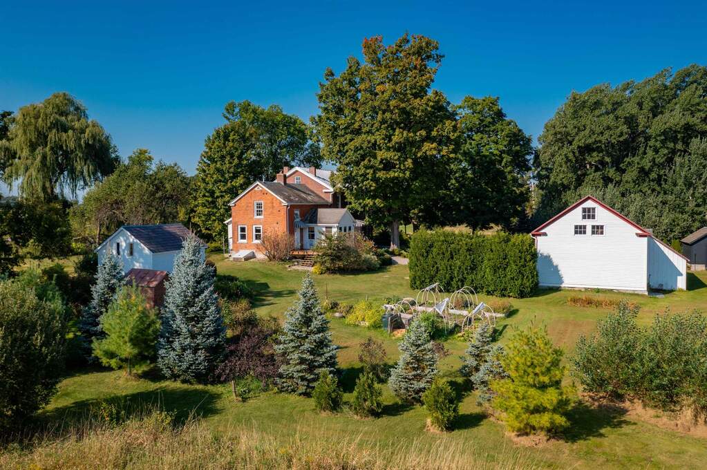 4 Bedroom Single Family Home/House's Image 3