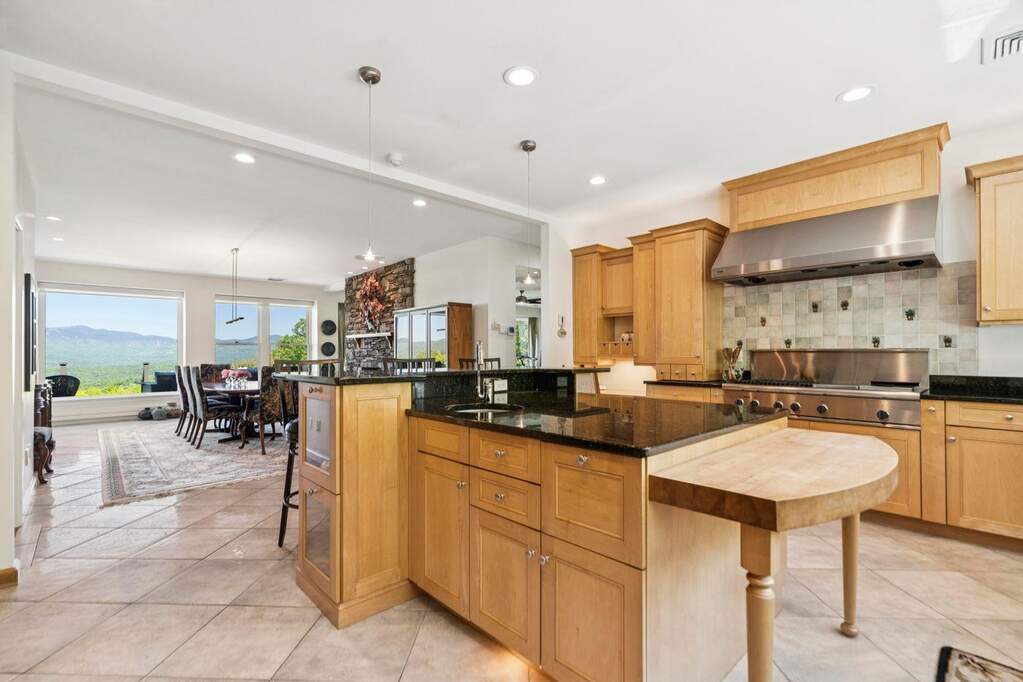 4 Bedroom Single Family Home/House's Image 7