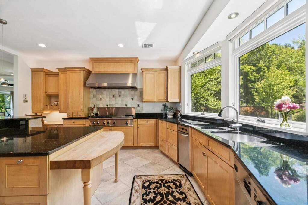 4 Bedroom Single Family Home/House's Image 8
