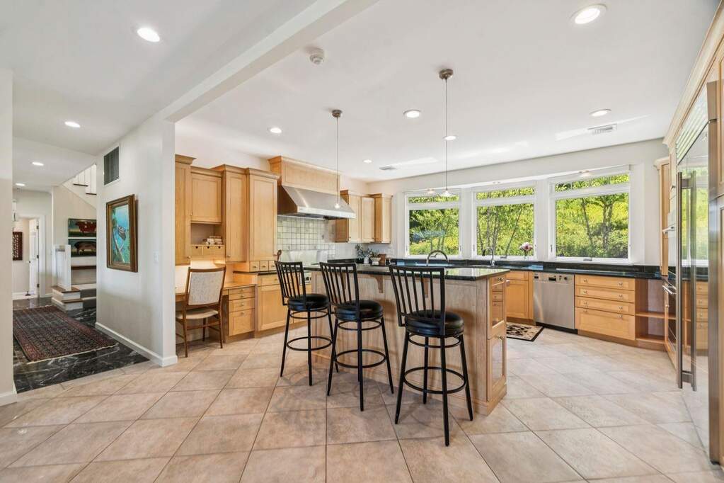 4 Bedroom Single Family Home/House's Image 9