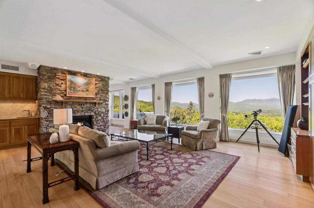 4 Bedroom Single Family Home/House's Image 3