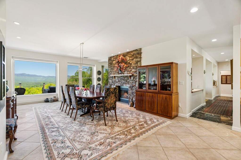 4 Bedroom Single Family Home/House's Image 5