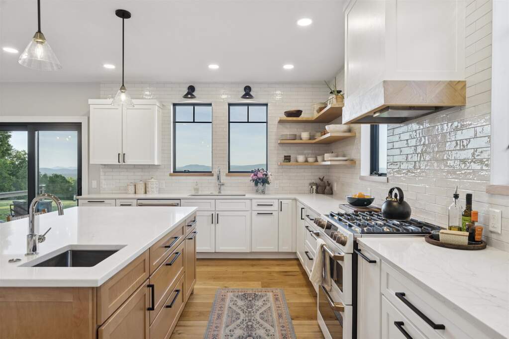 4 Bedroom Single Family Home/House's Image 8