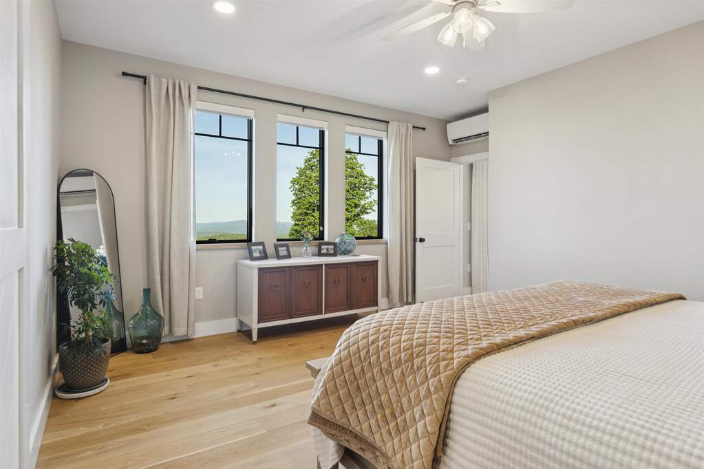 4 Bedroom Single Family Home/House's Image 14