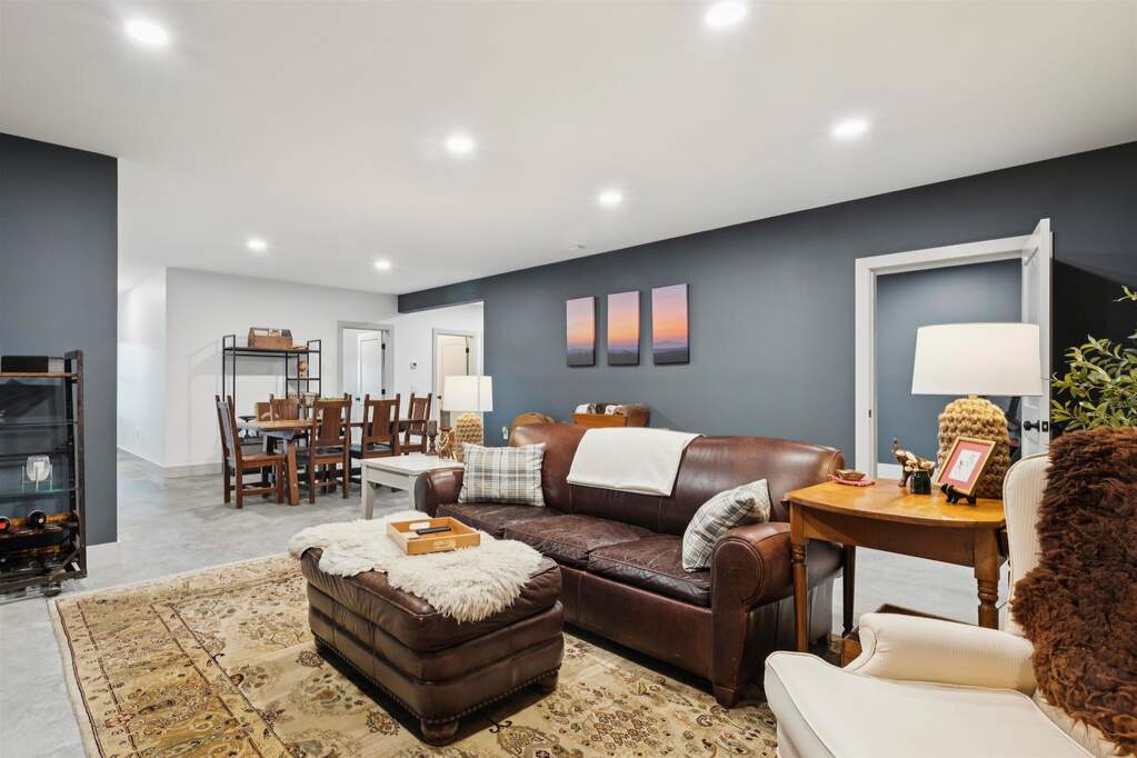 4 Bedroom Single Family Home/House's Image 20