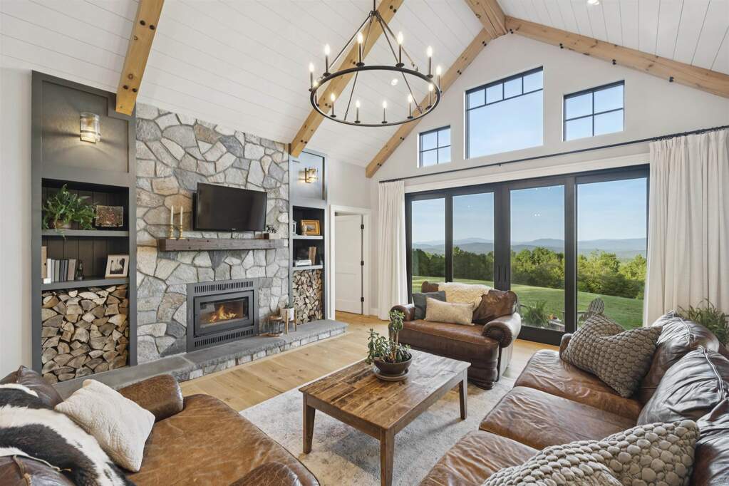 4 Bedroom Single Family Home/House's Image 3