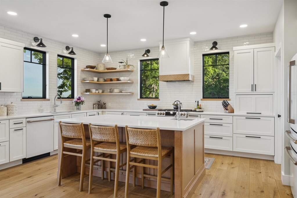 4 Bedroom Single Family Home/House's Image 6