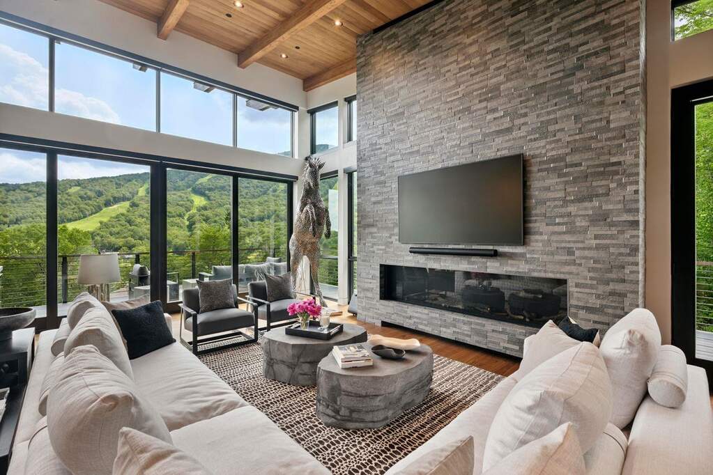 5 Bedroom Single Family Home/House's Image 7