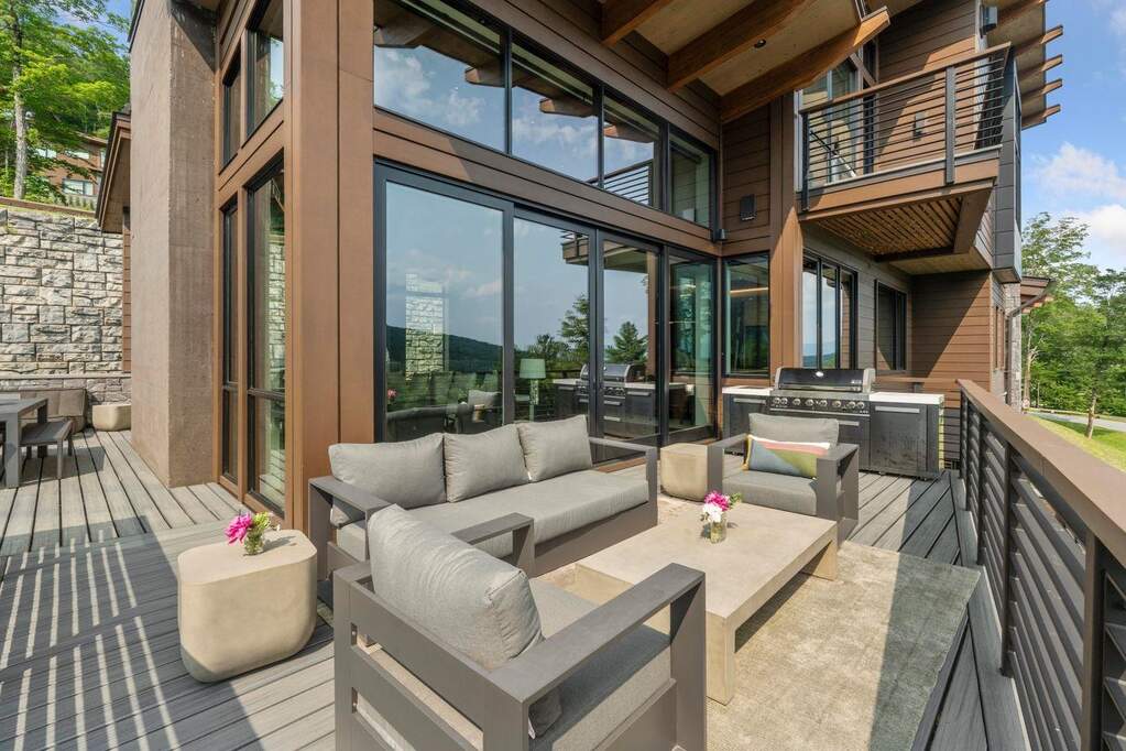 5 Bedroom Single Family Home/House's Image 9