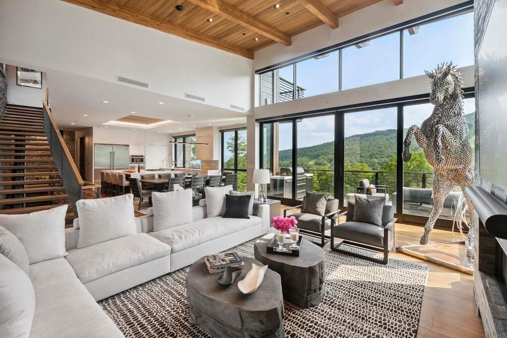 5 Bedroom Single Family Home/House's Image 10