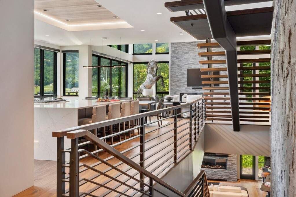5 Bedroom Single Family Home/House's Image 11