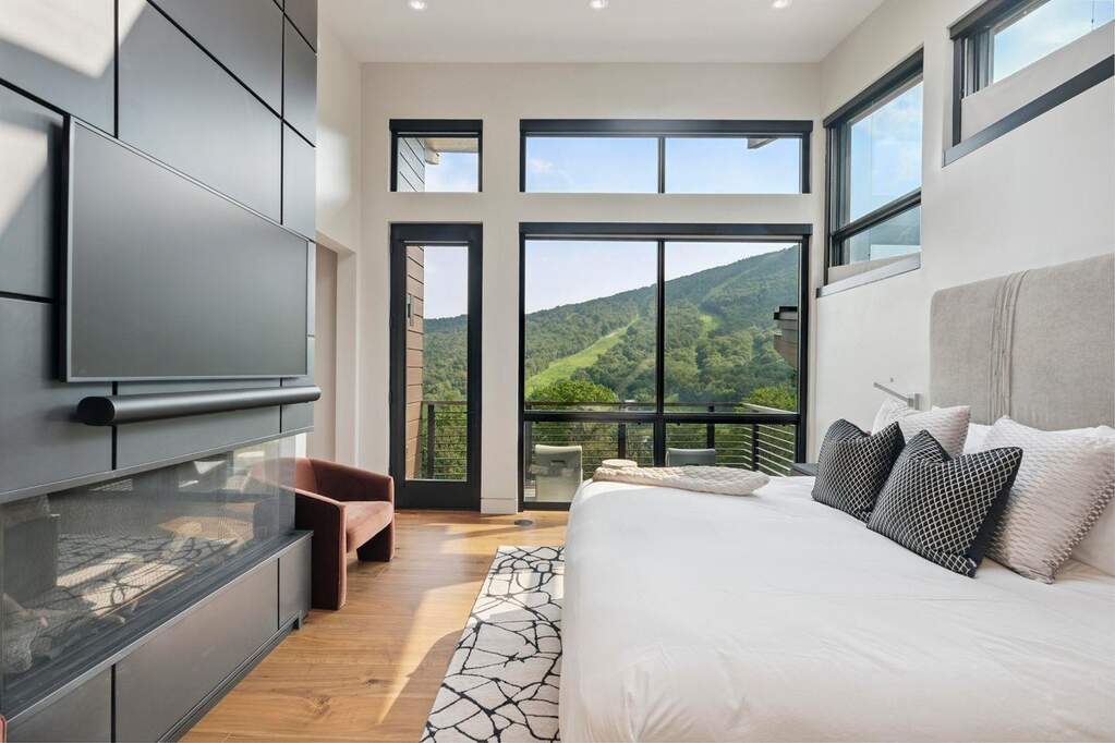 5 Bedroom Single Family Home/House's Image 14