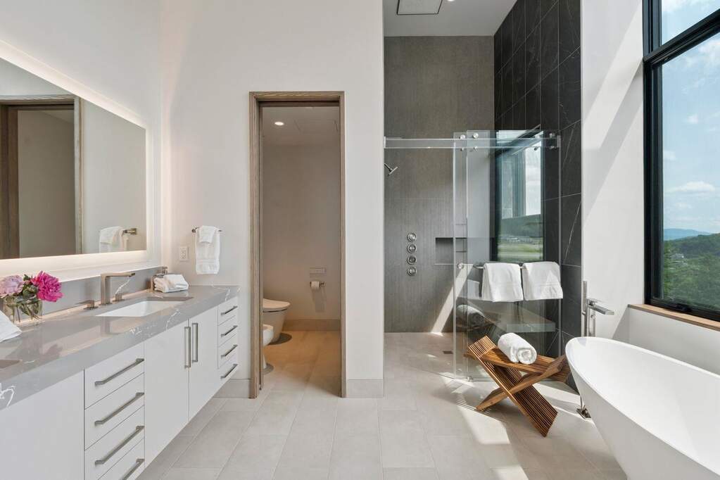 5 Bedroom Single Family Home/House's Image 16