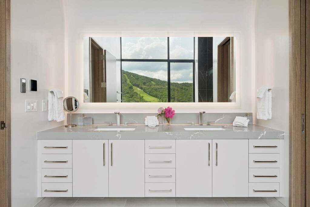 5 Bedroom Single Family Home/House's Image 17