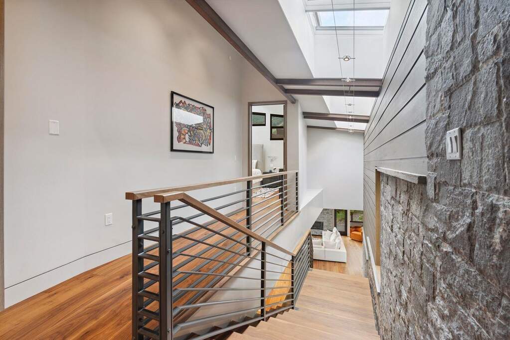 5 Bedroom Single Family Home/House's Image 18