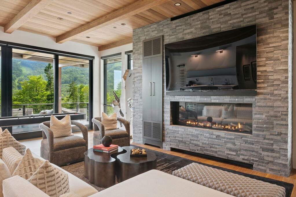5 Bedroom Single Family Home/House's Image 20