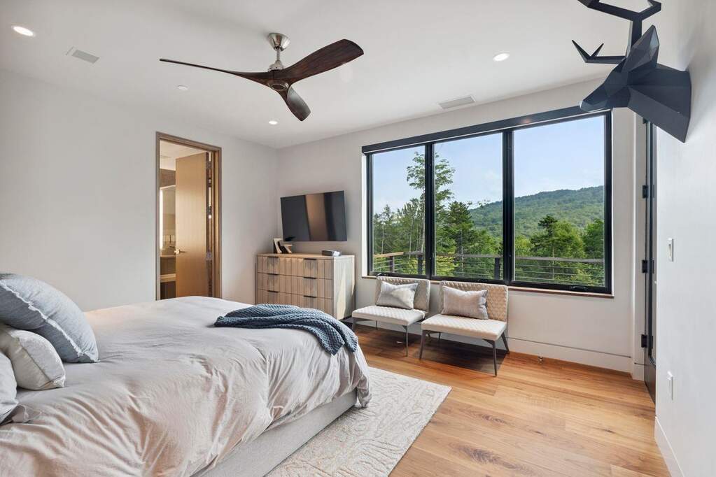 5 Bedroom Single Family Home/House's Image 26