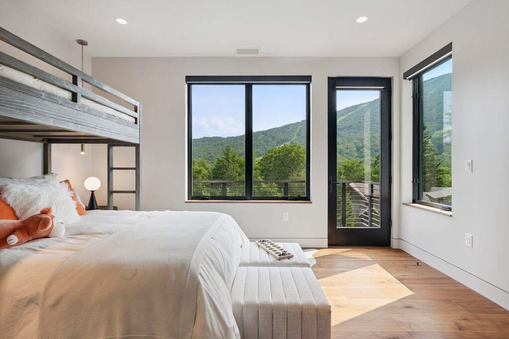 5 Bedroom Single Family Home/House's Image 28
