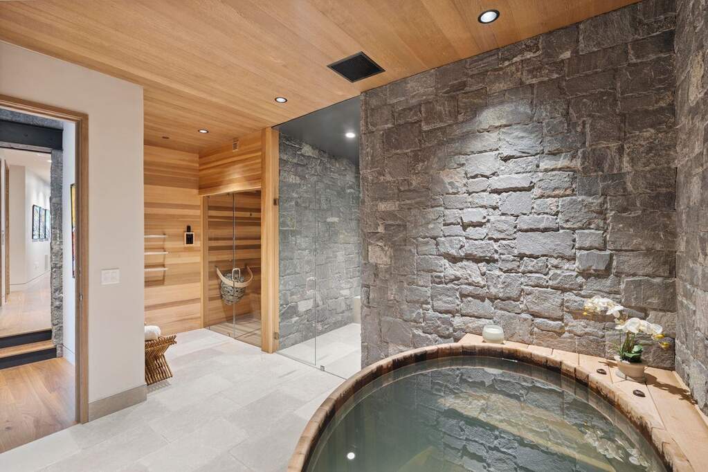 5 Bedroom Single Family Home/House's Image 31