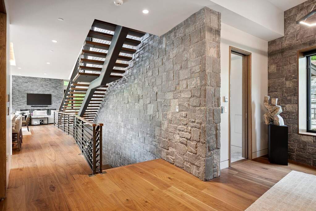 5 Bedroom Single Family Home/House's Image 33